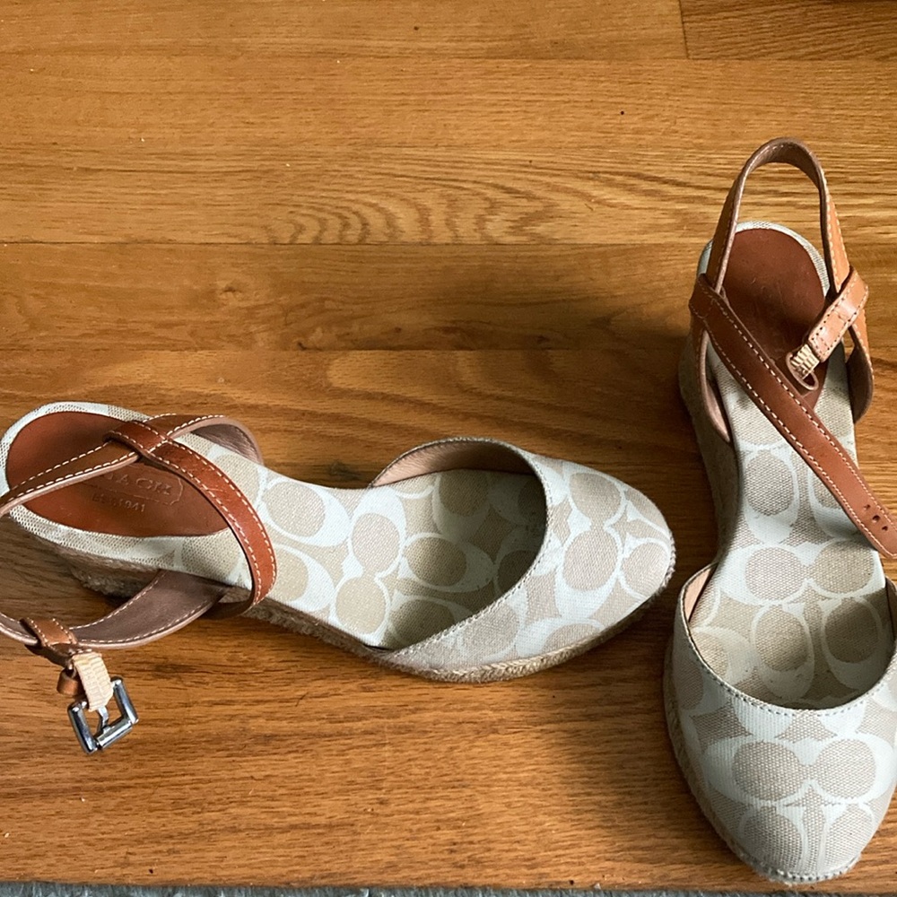 Coach Signature C Valerie